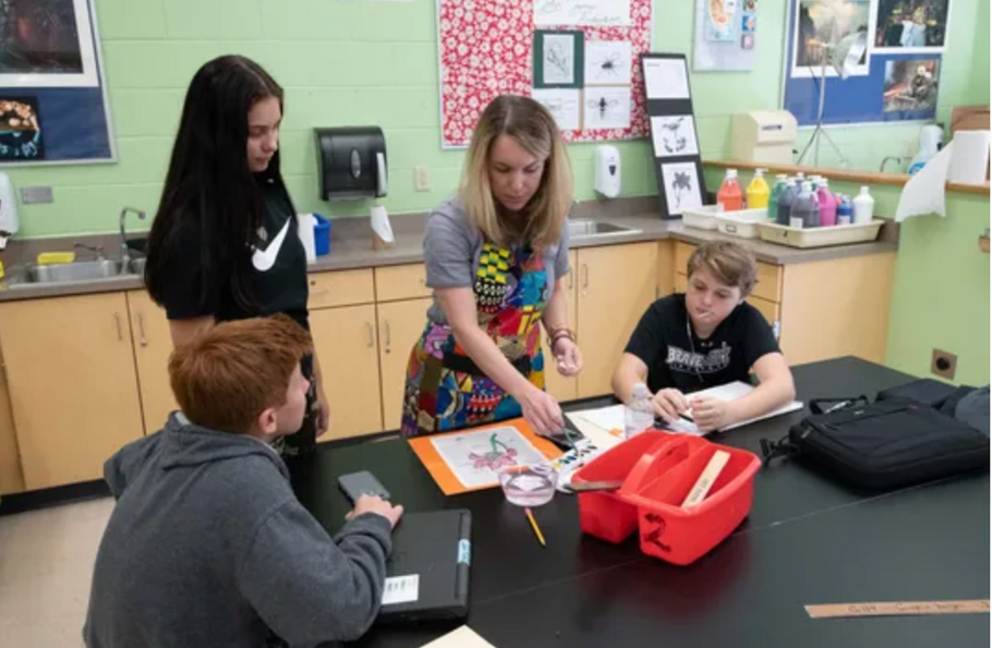 New Jersey teacher wears same dress for 100 days to promote sustainable fashion